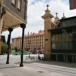 Junto Al Pilar Daire *